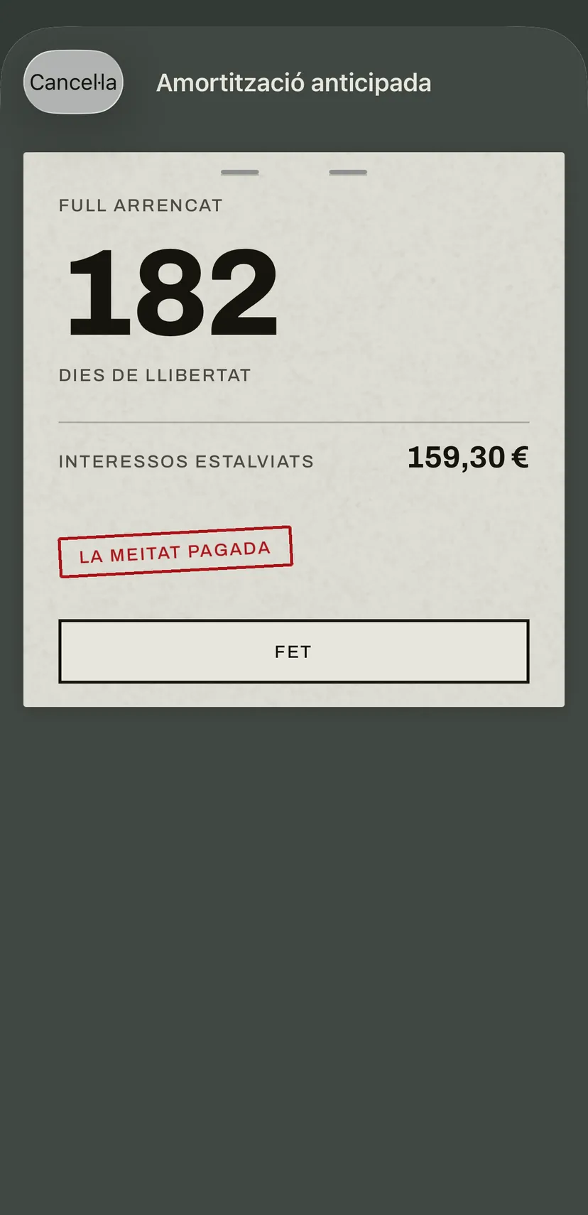 El resultat d’una amortització anticipada a la targeta de crèdit: els dies que quedes lliure abans, els interessos estalviats i el segell vermell «La meitat pagada».