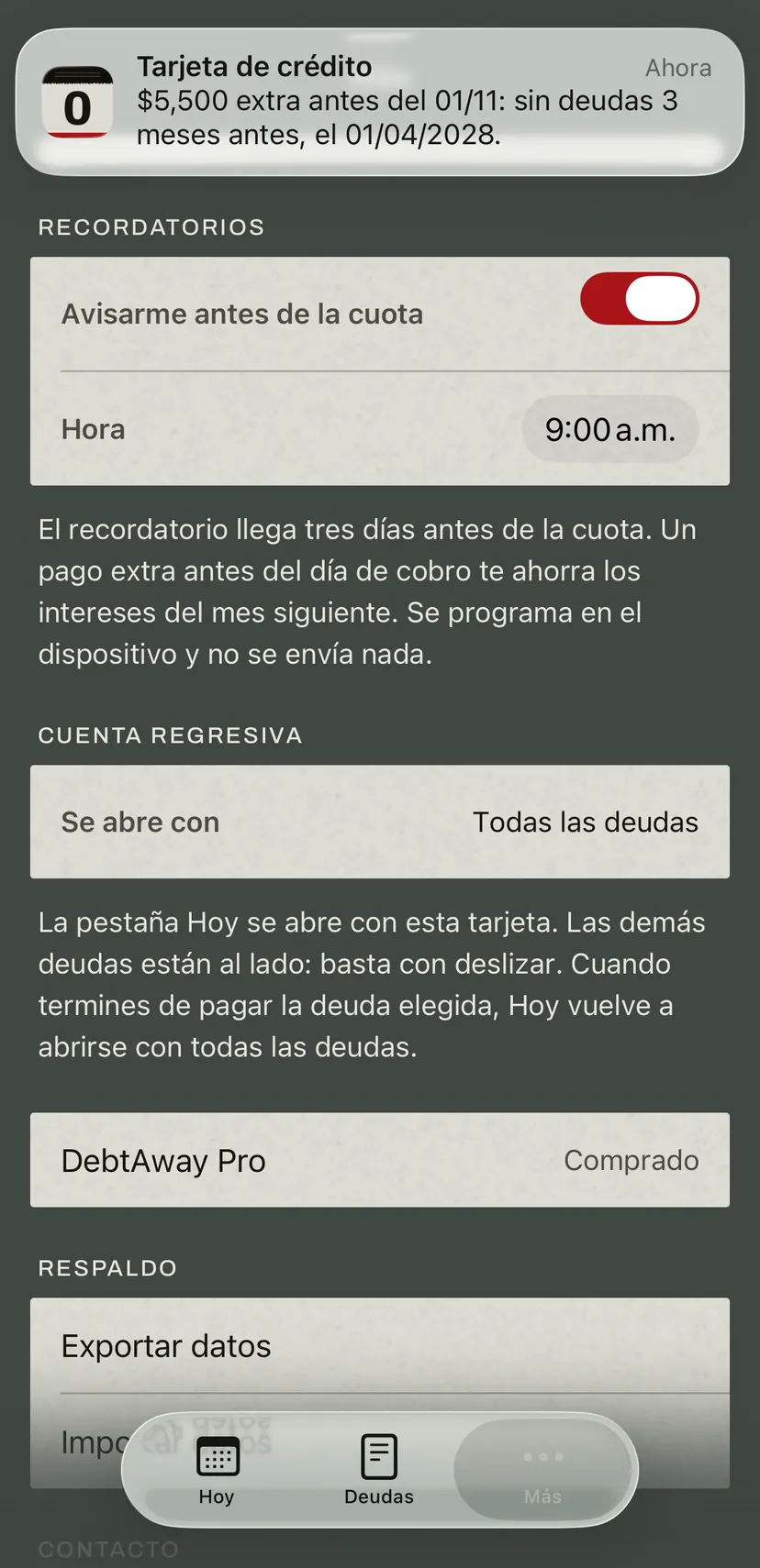 Una notificación de la app sobre la tarjeta de crédito: un monto extra antes del próximo día de cobro y la fecha en que quedarías libre de deudas. Debajo, la configuración de recordatorios con su hora.