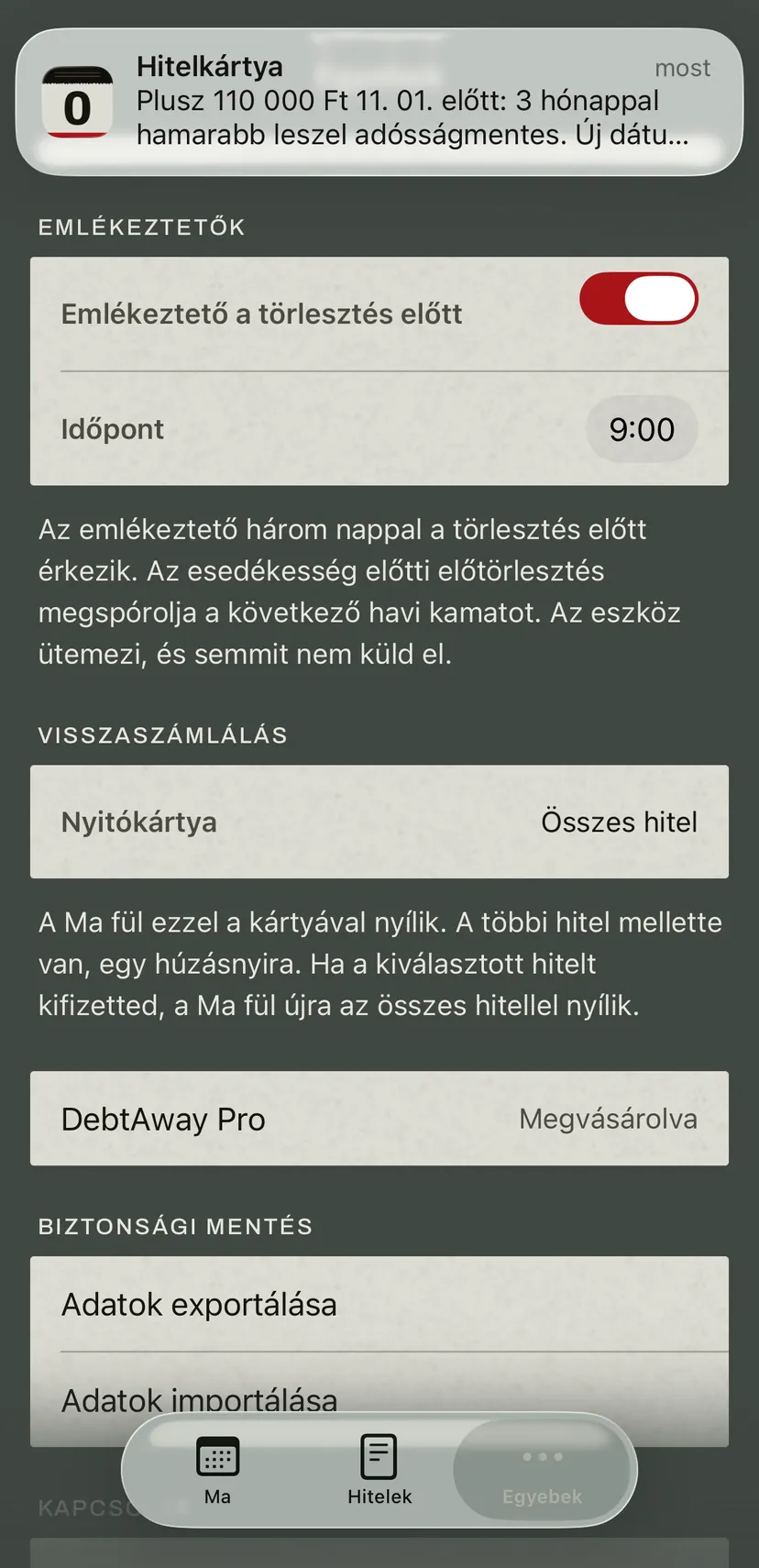 Az alkalmazás értesítése a hitelkártyáról: egy plusz összeg a következő esedékesség előtt, és a dátum, amikor akkor adósságmentes leszel. Alatta az emlékeztető beállítása az időponttal.