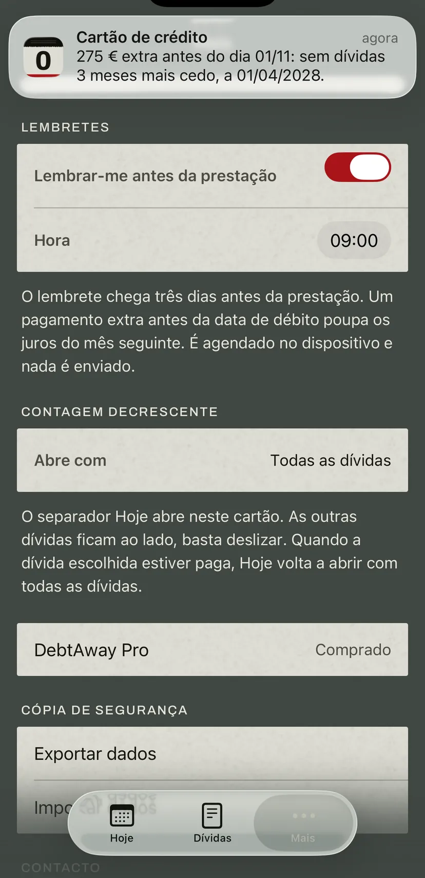 Uma notificação da app sobre o cartão de crédito: um montante extra antes da próxima data de débito e a data em que ficarias sem dívidas. Por baixo, a definição do lembrete com a hora.