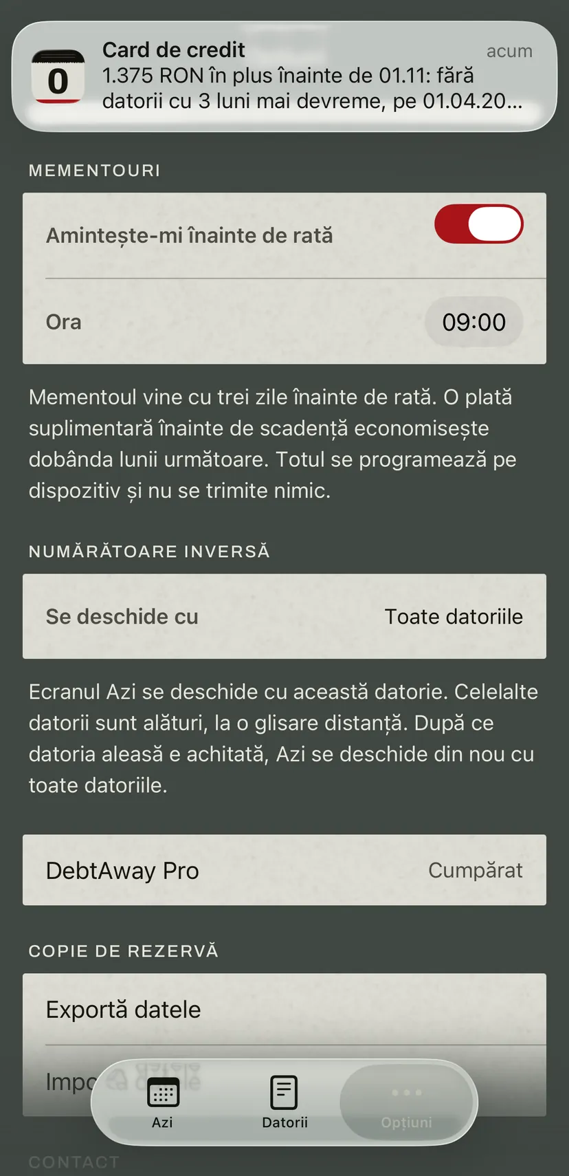 O notificare a aplicației despre cardul de credit: o sumă în plus înainte de următoarea scadență și data la care ai scăpa atunci de datorii. Dedesubt, setarea mementourilor cu ora.