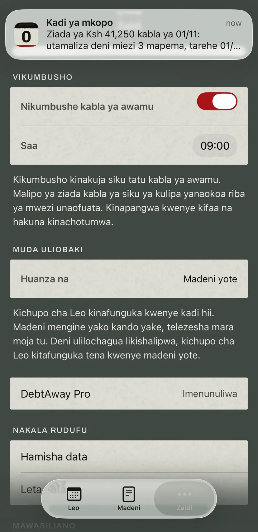 Arifa ya programu kuhusu kadi ya mkopo: kiasi cha ziada kabla ya siku inayofuata ya kulipa na tarehe ambayo ungekuwa bila deni. Chini yake mpangilio wa vikumbusho pamoja na saa.